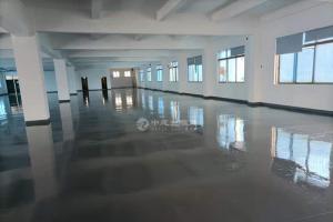 凤岗靠近深圳刷全新地坪漆厂房出租楼上整层1700平方，好招工