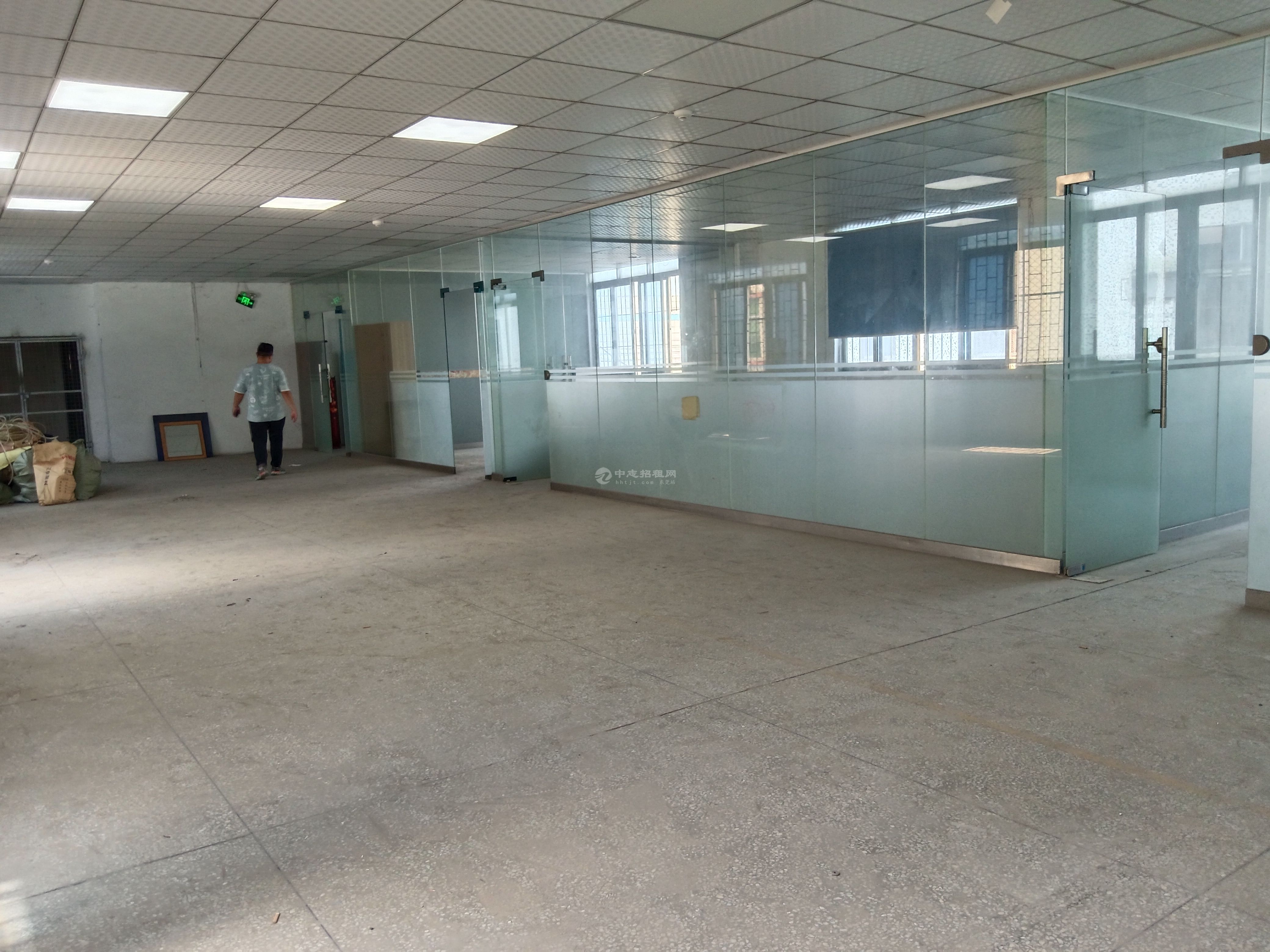 东莞凤岗油甘埔新空出楼上小面积厂房出租500平